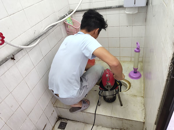茌平管道堵塞冒臭气 专业师傅现场解决问题