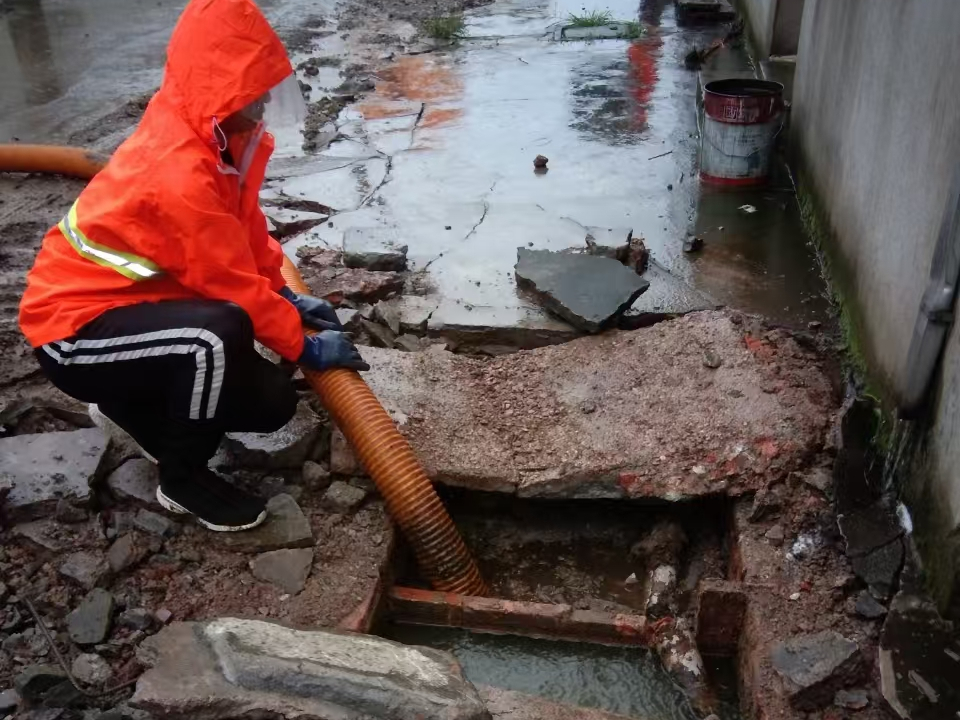 茌平专业清理污水池 炜誉市政以规范流程守护城市 “肠道”